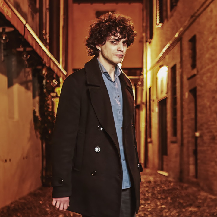 The Evolution of Fashion Through the Decades – A Stylish Journey Through Time